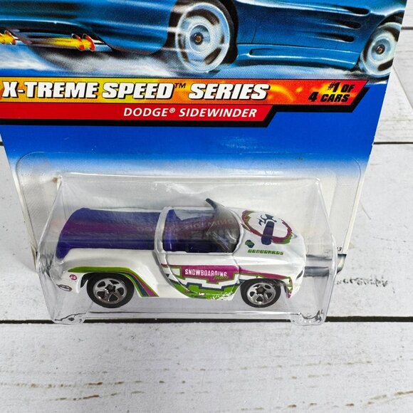 Hot Wheels Lot of 4 – Fantasy & Concept Cars (Carded, Package Wear) - Picture 3 of 16